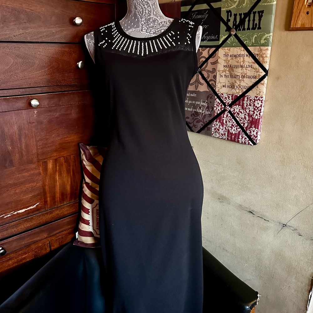 Elegant Black Sleeveless Dress